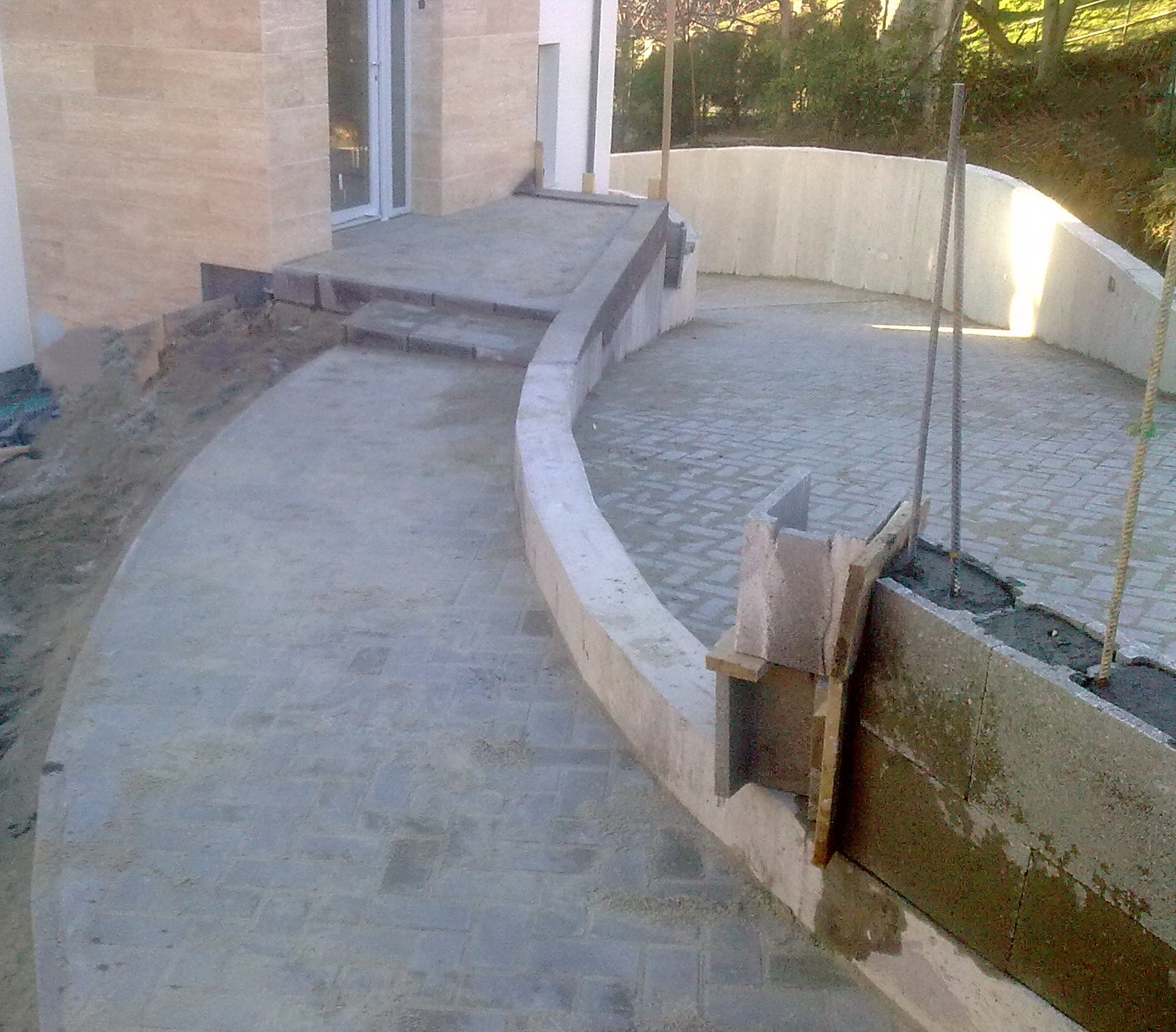 Garázs felhajtó térkövezés