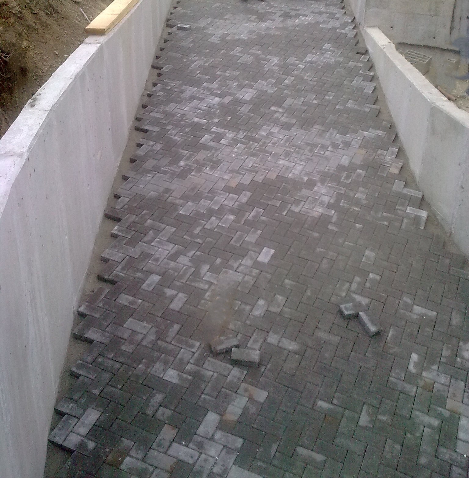 Garázs felhajtó térkövezés