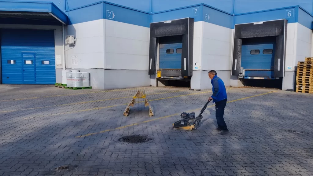 Térkő burkolat felületi vibrálása